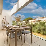 Luxury Beachside Apartment In Elviria Rdr401