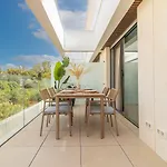 Luxury Beachside Apartment In Elviria Rdr401