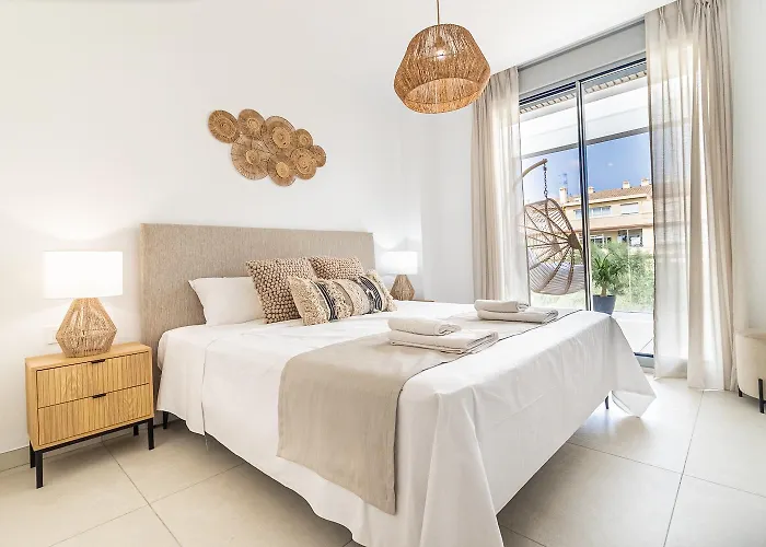Luxury Beachside Apartment In Elviria Rdr401